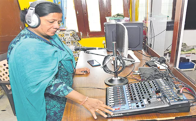 Sakshi Special Story On Qamar Rahman Community Radio
