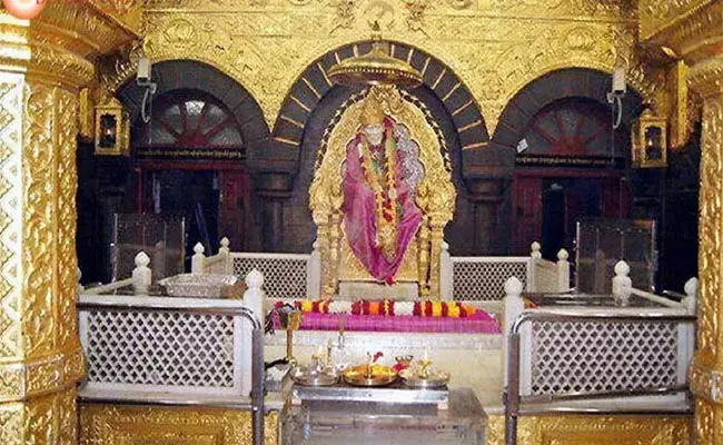 Four Banks Refuse To Accept Coins Worth Lakhs From Shirdi Temple - Sakshi