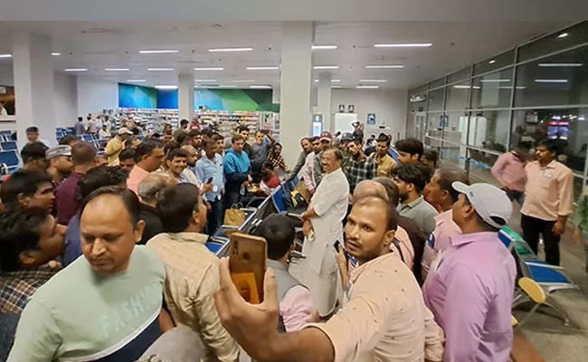231 Indians Leave Jeddah In New Delhi Bound Flight - Sakshi