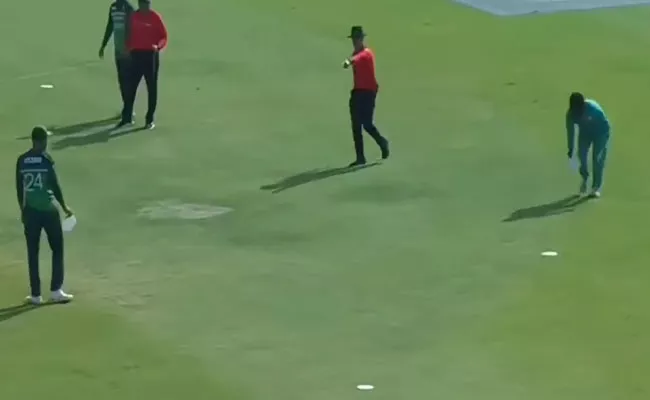 Umpires Change 30-Yard Circle During PAK vs NZ 2nd ODI Fans Slams PCB - Sakshi