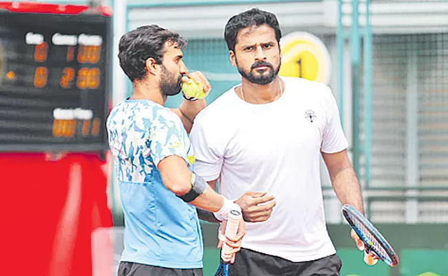 US Mens Clay Court Championship: Saketh And Mhambrey Pair Exits In 1st Round - Sakshi