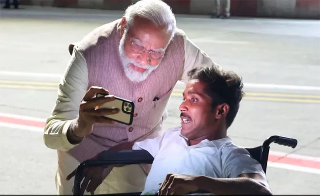 PM Modi Meets Specially Abled BJP Worker In Chennai - Sakshi