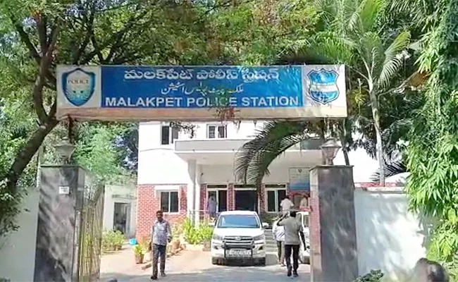 Woman Head Was Found In Malakpet Hyderabad - Sakshi