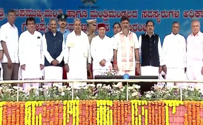 Big Opposition Unity Show At Karnataka Government Swearingin Ceremony - Sakshi