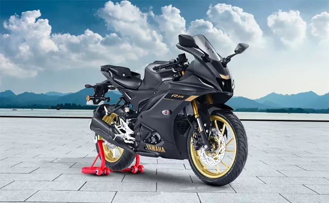 Yamaha r15 v4 dark knight edition launched price features engine details and photos - Sakshi