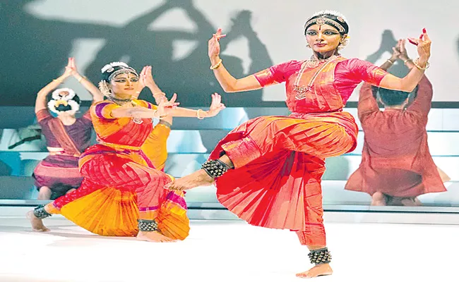 Ranee Ramaswamy: mother and her daughters created an innovative Indian dance company - Sakshi