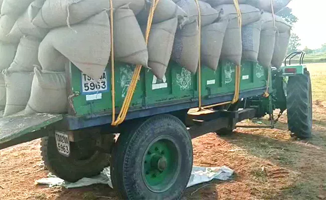 Grain loading Tractor Kills Farmer - Sakshi