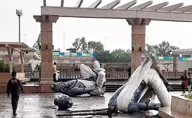 Thunderstorm Effect Statues Damaged In Mahakal Lok Corridor - Sakshi