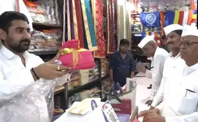 Viral Video: Mumbai Dabbawalas Buy Gifts For King Charles Coronation - Sakshi