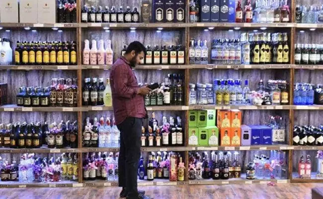 Liquor Price Decreased In Telangana - Sakshi