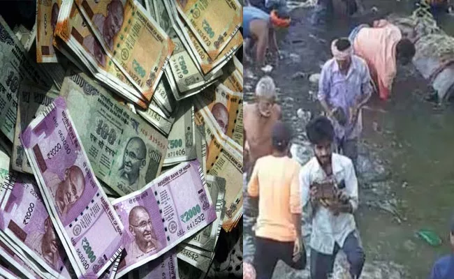 Bundles Of Currency Notes Found Floating Drain At Bihar Video Viral - Sakshi
