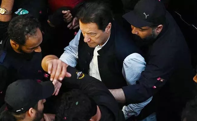 Pakistan Former Prime Minister Imran Khan Arrested - Sakshi