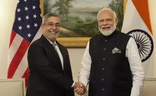 PM Modi Meets US CEOs Invites To Invest In India - Sakshi