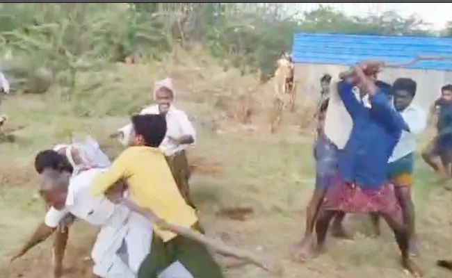 TDP Leaders Attack YSRCP Workers Anantapur gangadevi Palli - Sakshi