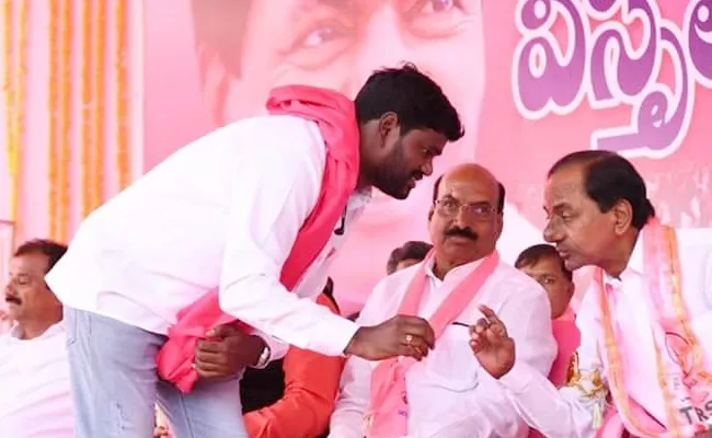 KCR KTR Others Emotional Condolence To Sai Chand Demise - Sakshi