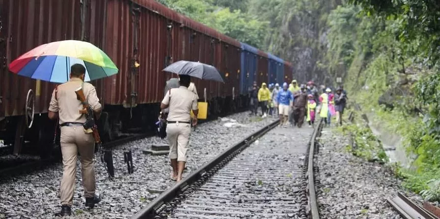 Railway Police Ask Tourists Do Squats For Visiting Goa Dudhsagar - Sakshi