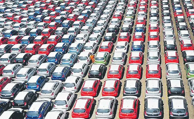 Automobile exports from India dip 28percent in Q1 as several markets hit by monetary crisis - Sakshi