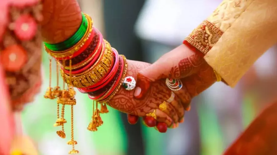 Groom Calls Off Wedding Over Mother In Law Dancing And Smoking - Sakshi