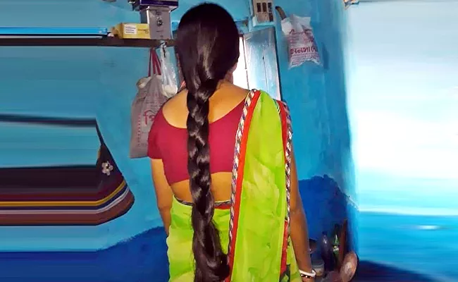 Woman suicide in tamil nadu - Sakshi
