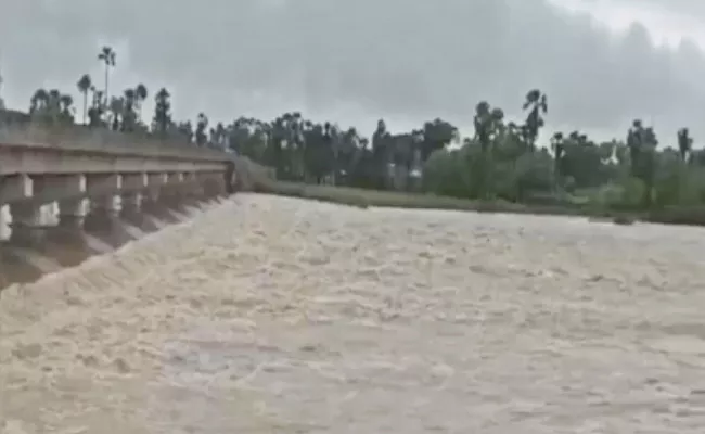 Flood Water: Traffic Has Been Blocked Kanchikacherla Chevitikallu - Sakshi