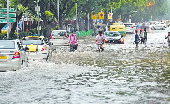 Yamuna River floods in Delhi - Sakshi