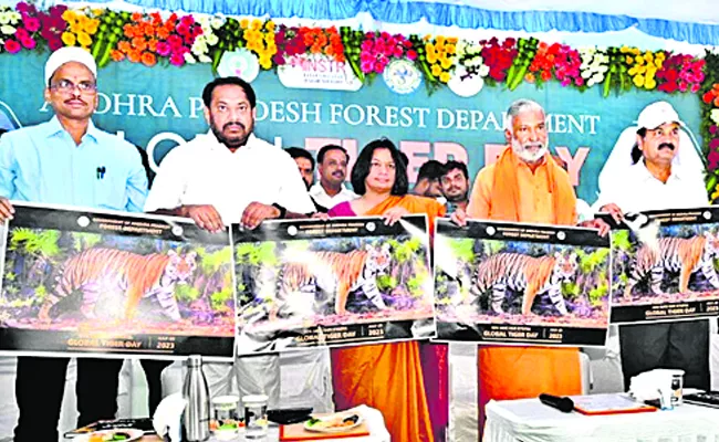 Global Tigers Day is celebrated at SV Zoo - Sakshi