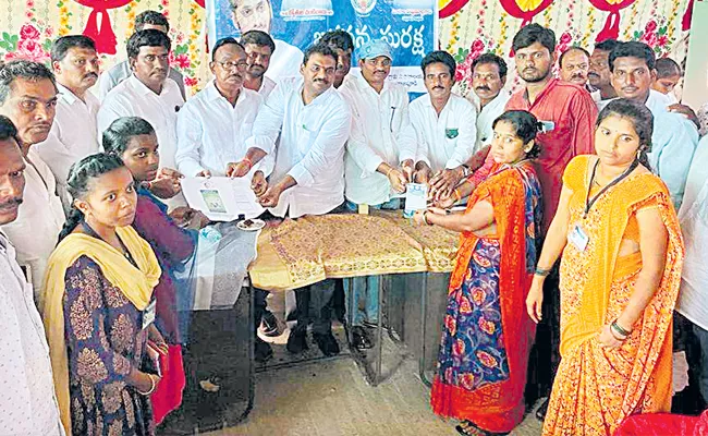 Camps continued at 625 secretariats on Wednesday - Sakshi
