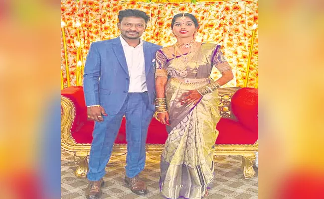 Newly Wed Bride Commits Suicide Due Husband In Laws harassment Borabanda - Sakshi