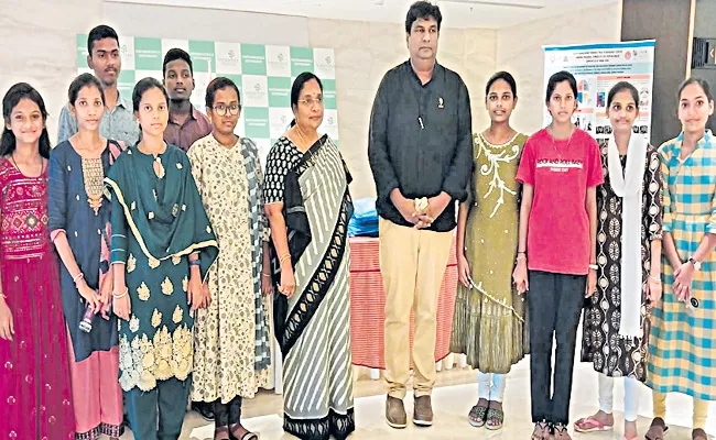 Govt school students as state representatives to the United Nations - Sakshi