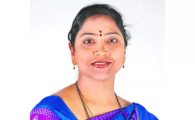 Khanapur MLA Rekha Naik joins Congress party - Sakshi