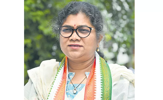 Palvai Sravanti hurls challenge at Kalvakuntla kavith - Sakshi