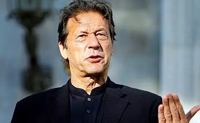Pakisthan Former PM Imran Khan Kept Bug Infested Jail Cell - Sakshi