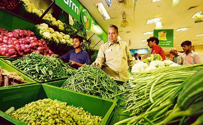 India retail inflation eases in August from15 month high peak in July - Sakshi