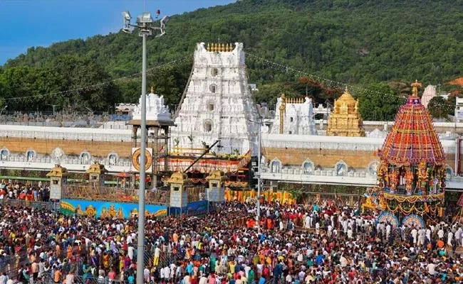 Number Of Devotees Has Increased In Tirumala - Sakshi