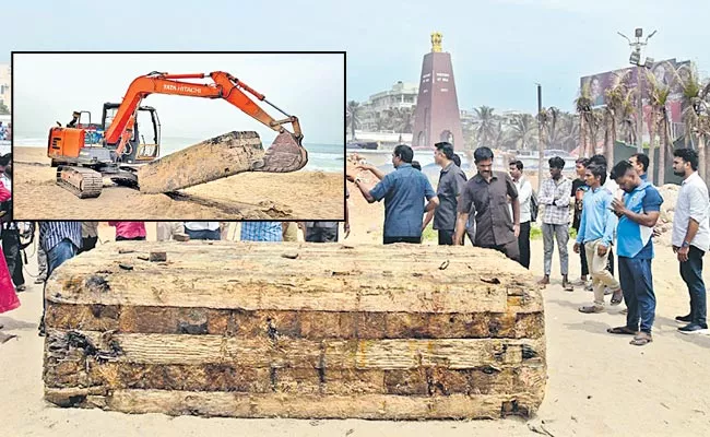 Huge Wooden Box Found In Visakhapatnam Rk Beach - Sakshi