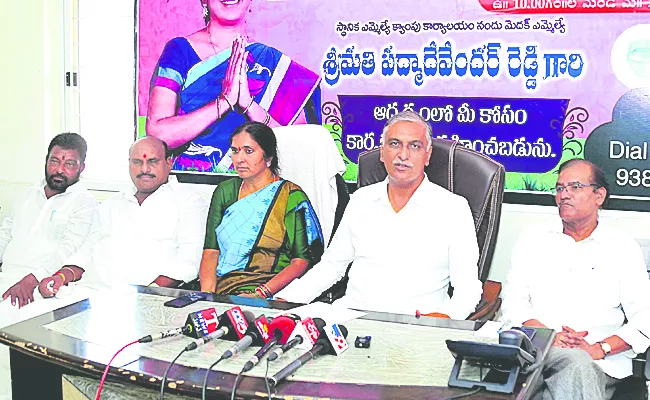 42 crore recovered from former Congress corporator in IT raids meant for poll bound Telangana: Harish Rao - Sakshi