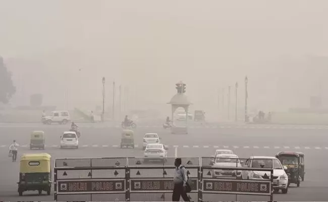 Mumbai vs Delhi: Financial capital beats National capital on air pollution - Sakshi