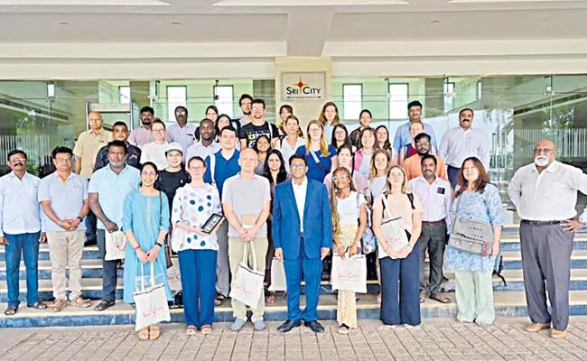 Japanese delegation visited Sricity - Sakshi