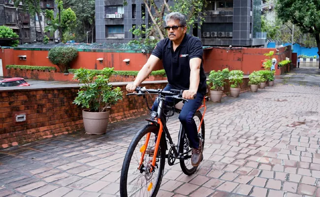 Mahindra Is Investor In Startup Foldable E-bike Runs 45 Km On Single Charge - Sakshi