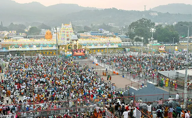 Crowd Of Devotees Is Common In Tirumala - Sakshi
