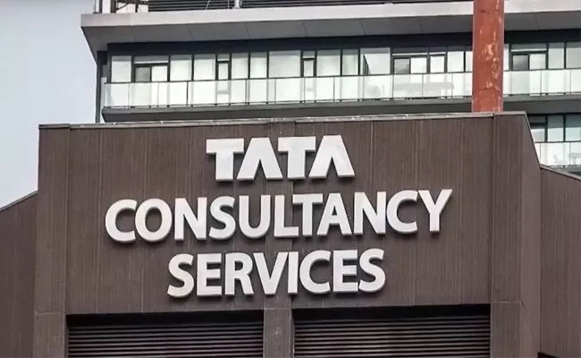 tcs gets maharashtra labour ministry notice over lateral onboarding delay - Sakshi