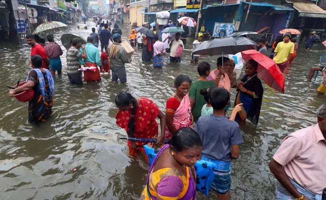 Heavy Rain Continues In Tamil Nadu And Trains Cancelled - Sakshi