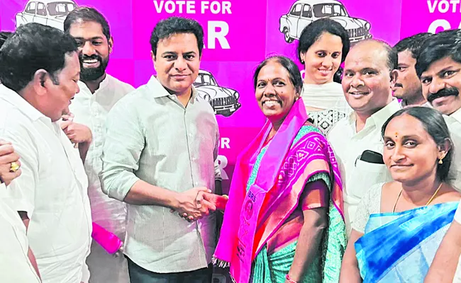 Tula Uma Joins BRS Party In Presence Of KTR - Sakshi