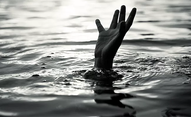 Medak:Two Brothers Died After Drowned In water - Sakshi