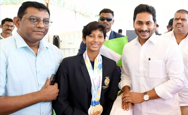 Vizag: CM YS Jagan Lauds Asian Games Winner Dontara Greeshma - Sakshi