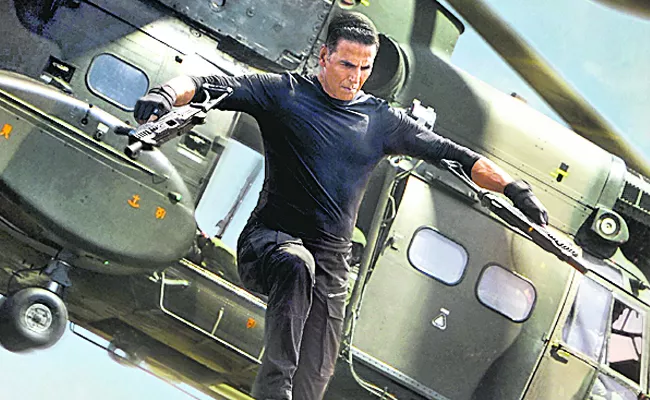 Singham Again: Akshay Kumar shares his FIRST look jumping off helicopter  - Sakshi