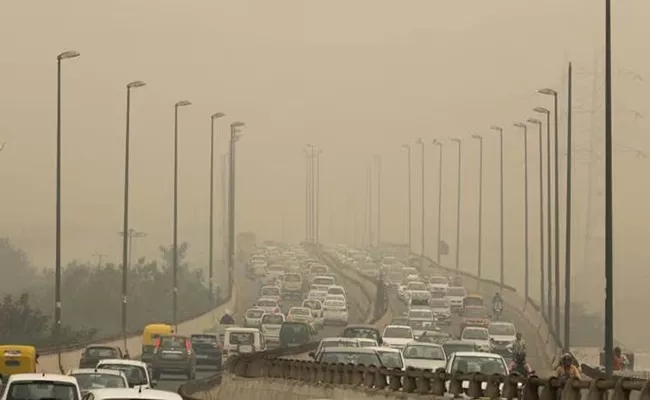 New Delhi to restrict use of vehicles to curb air pollution - Sakshi