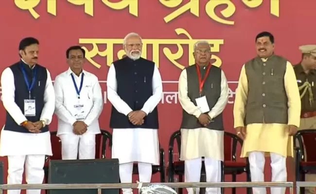 Pm Modi Attends Madyapradesh Cm Oath Taking Ceremony - Sakshi