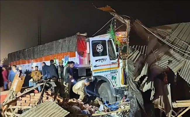 Truck Rammed Into Shops Four Killed - Sakshi