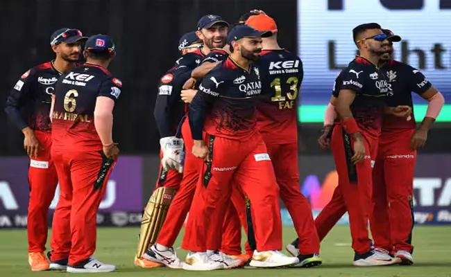 Tom Curran Handed Four Match Ban In BBL For Intimidating Umpire - Sakshi